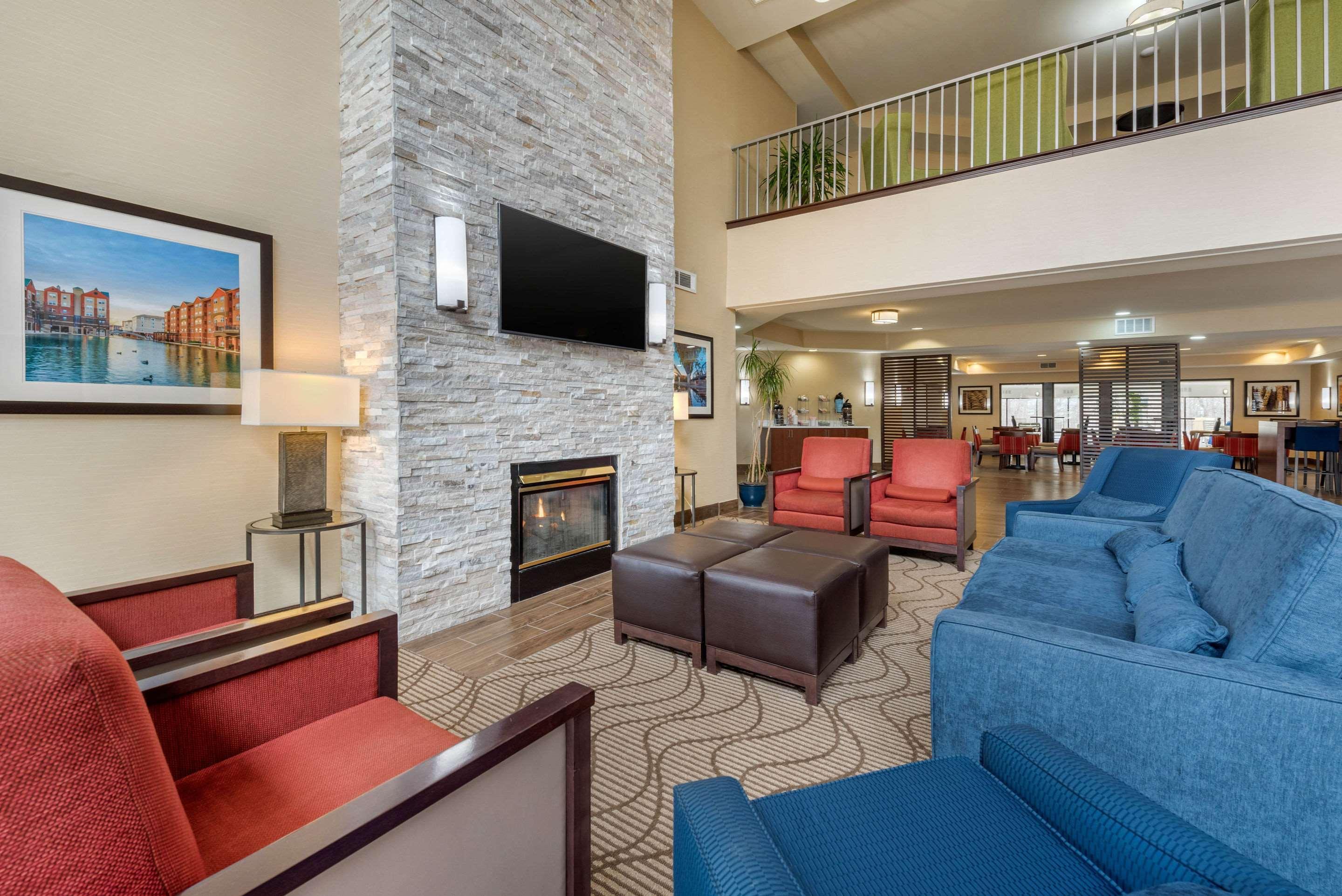Comfort Suites Lafayette University Area Exterior foto